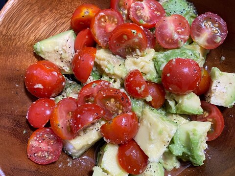アボカドとトマトの簡単サラダ